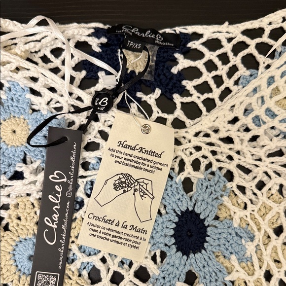 NWT Charlie B Crochet Floral Knit Top Boho Festival Beach Cover Up Size XS - Picture 2 of 4